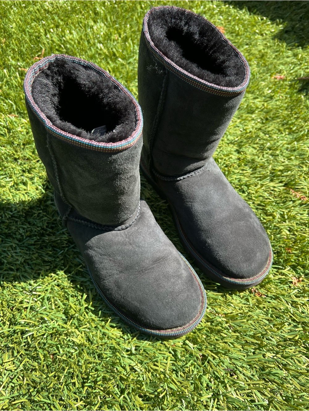 UGG Black Short Suede Classic II  Boots with Multicolor Rainbow Stitch W6 EUC